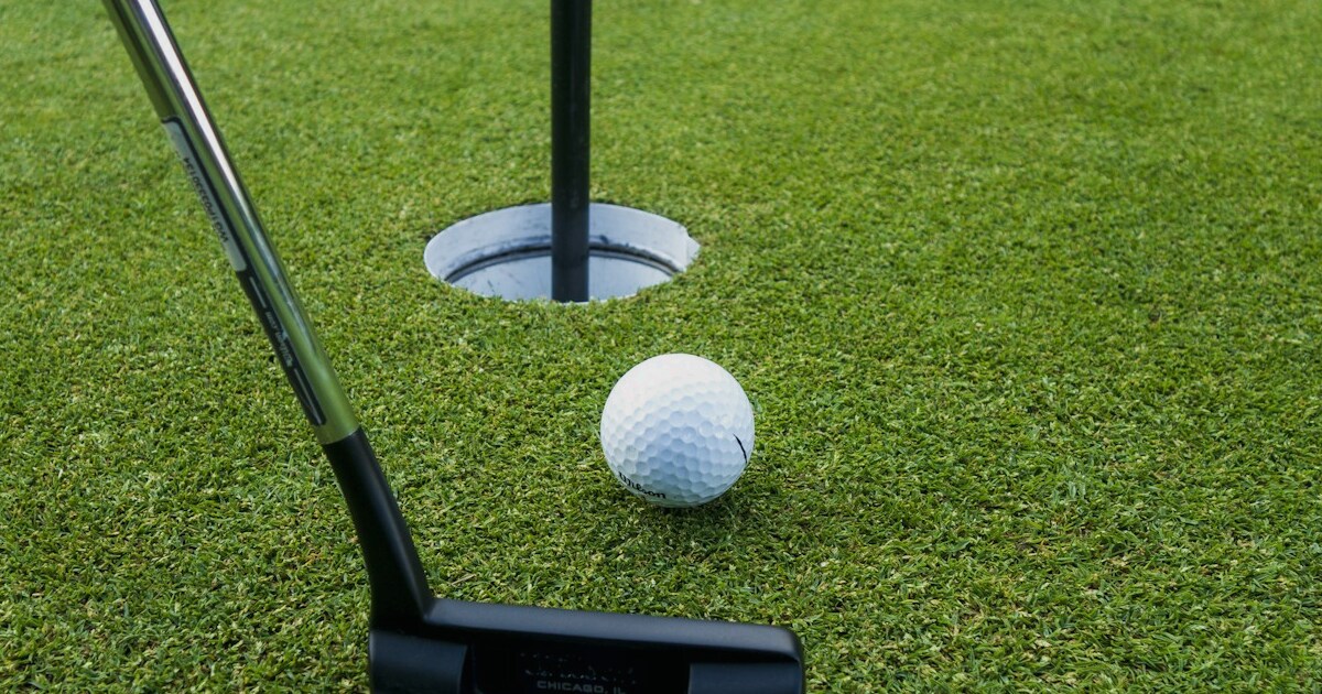 How to Putt Sidehill Putts Without Overplaying Break: The Apex-and-6-Inch Pace System