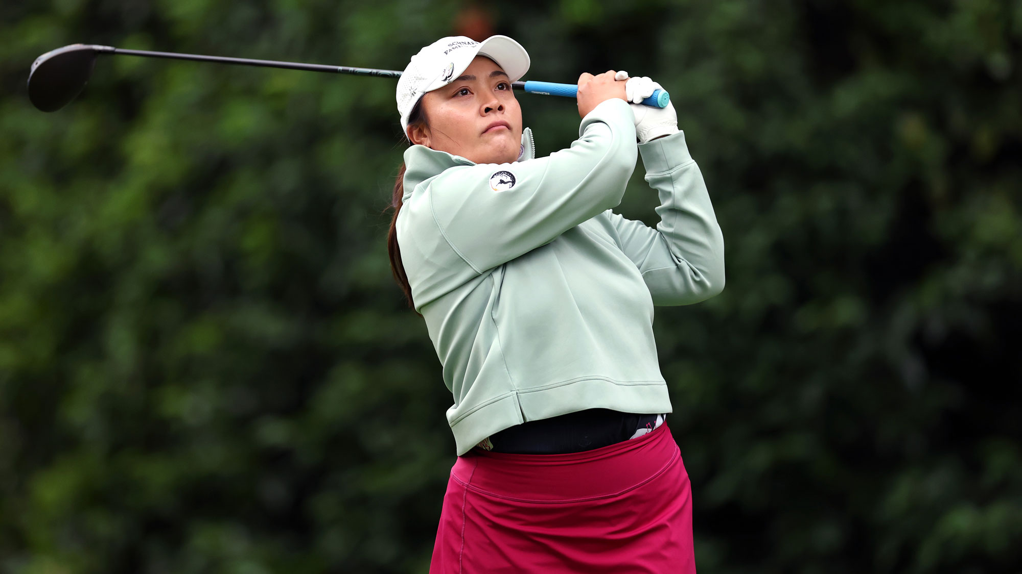 Mariel Galdiano Leads Portland at 7-Under, but the One-Back Crowd Makes Friday Better